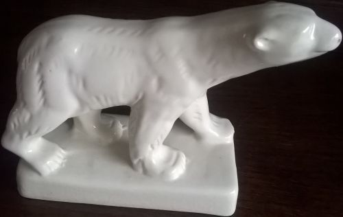 Ceramiczna figurka niedźwiedzia z Józefowa