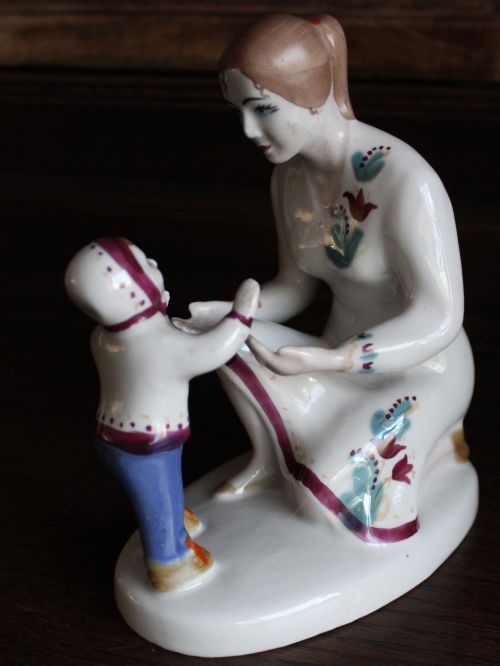 Radziecka figurka porcelanowa Pierwsze kroki