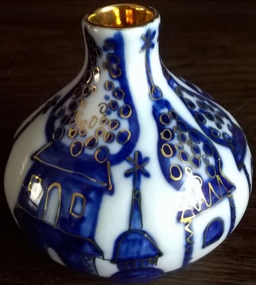 Small vase made in Soviet Korosten Porcelain Factory