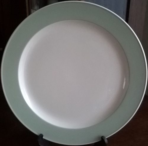 Villeroy & Boch pastel green charger